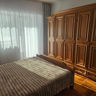 Alquiler de un cómodo piso de 3 habitaciones, 75 m², en la de Zona Stadion, Constanța, Rumanía